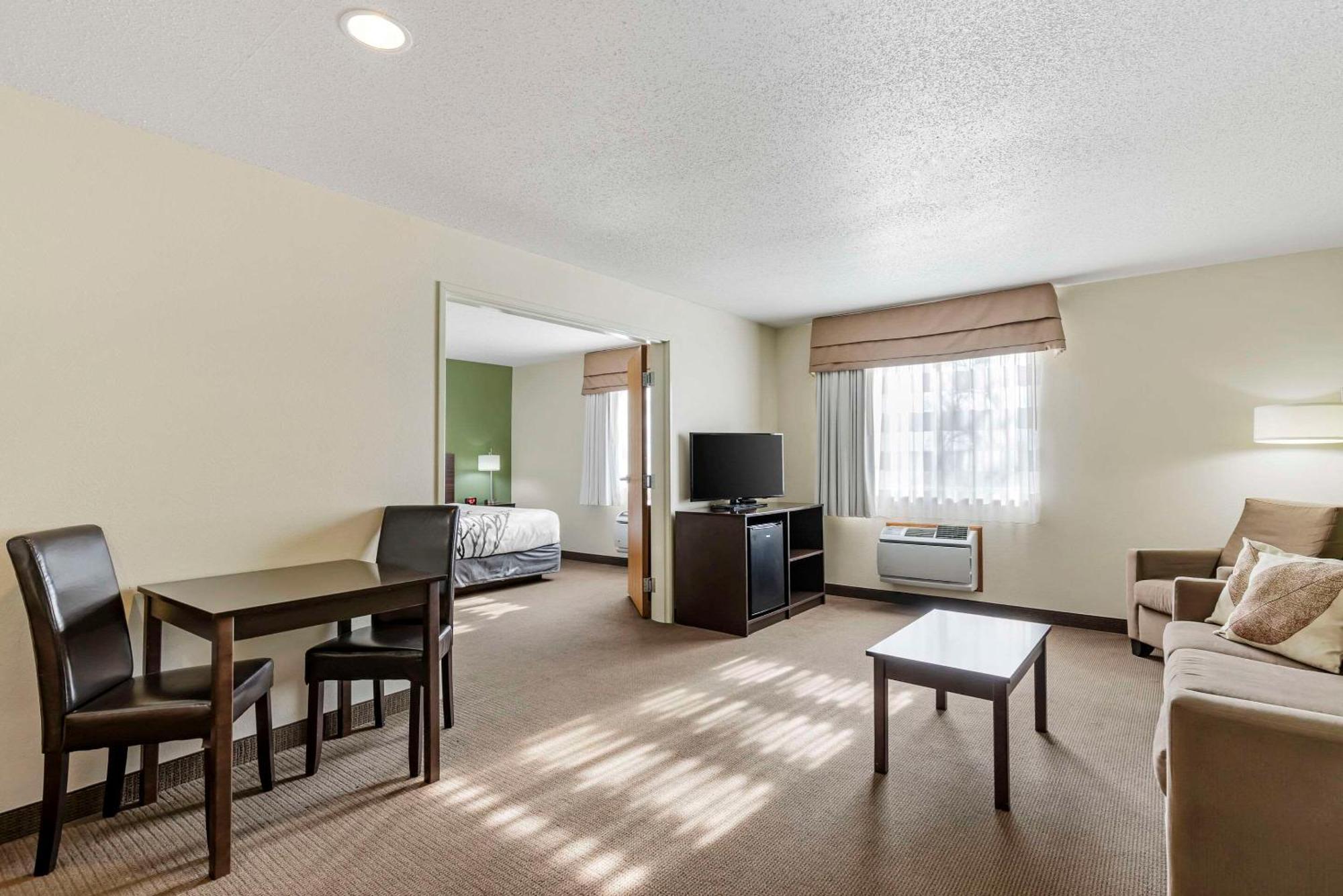 Hotel Sleep & Charles City